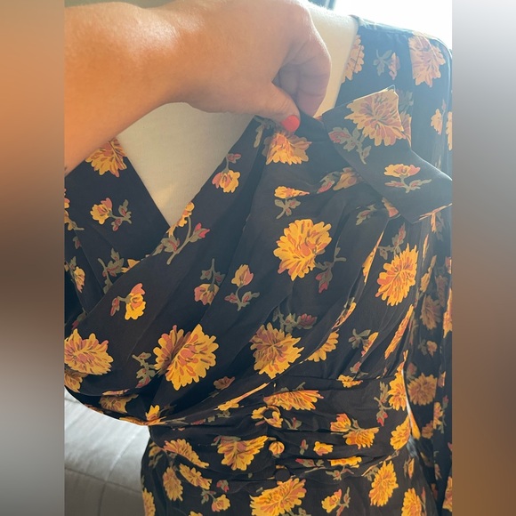 Veronica Beard yellow flowers just gorgeous 🌼 dress size 4 longs sleeves - Picture 6 of 7